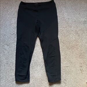 Black capri workout leggings